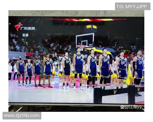 激情对决直播CBA上海队迎战深圳队全力争胜精彩瞬间不容错过