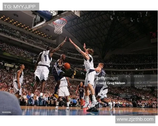 2005年NBA季后赛火箭与小牛首场对决精彩回顾与分析 2005年NBA季后赛火箭与小牛首场对决精彩回顾与分析