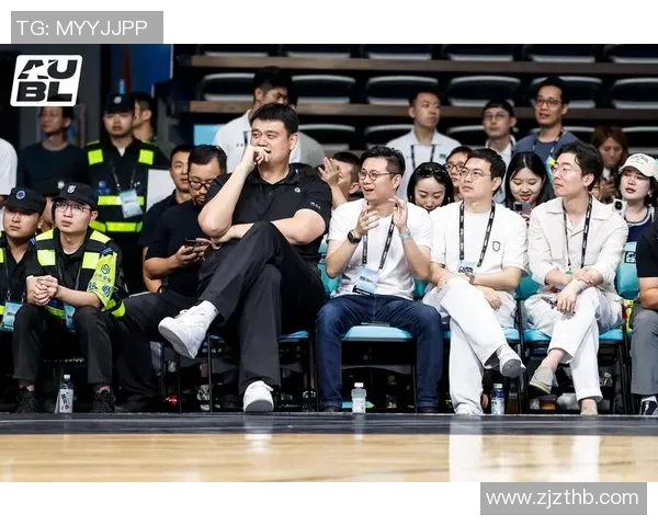 姚明与莫兹戈夫的巅峰对决：篮球巨星的力量与技巧较量