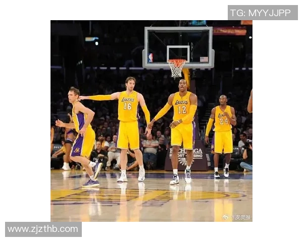 霍华德与小斯塔德迈尔的巅峰对决谁能笑到最后的篮球传奇之战